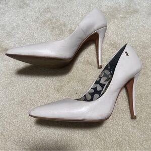 Santa Lolla nude pointy toe heels